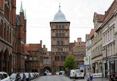 Historisches Burgtor der Hansestadt Lübeck; Teil der ehem. Lübecker Befestigungsanlage, spätgotischer Burgturm.