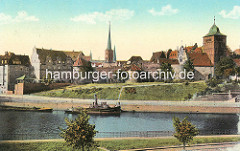 Alte Ansicht von Lübeck - Blick über die Kanalstrasse zum Burgtor - in der Bildmitte der Kirchturm der St. Jakobikirche.