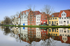 Historische Wohnhäuser an der Untertrave in der Hansestadt Lübeck.