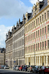 Restaurierte Gründerzeitarchitektur - mehrstöckige Wohnhäuser mit historisierendem Fassadenschmuck in Görlitz.