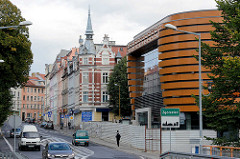 Blick von der Neissebrücke / Görlitz nach Zgorzelec - moderner Neubau, historische Gründerzeitarchitektur.