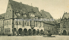 Altes Bild vom 1494 erbaute Kaiser Worth, ehem. Gildehaus der Tuchhändler; Automobile / Autos vor dem Hotel - Handkarre, Marktbrunnen.