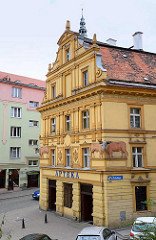 Historisches Gebäude - Apotheke / Apteka unter den Bullen /  Kamienica Pod Bykami in Świdnica, Schweidnitz.
