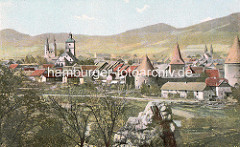 Historisches Panorama der Stadt Goslar mit Kirchtürmen und Stadttor / Stadtbefestigung.