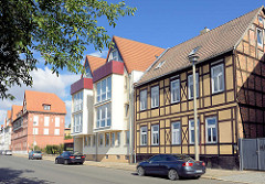 Wohnhäuser - Neubau / Altbau; Südstrasse in Halberstadt.