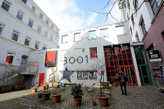 Kino 3001 im Schanzenhof - ehem. Montblanc Gebäude in der Schanzenstrasse / Bartelsstrasse in Hamburg Sternschanze. Zum 31.03.2016 wurden fünf Mietern des Schanzenhofs gekündigt. Darunter ist das Alternativ-Hotel Schanzenstern mit Biorestaurant.