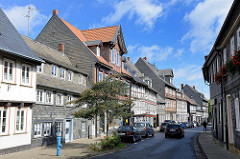 Wohnhäuser in der Goslarer Altstadt - historische Wohnhäuser mit unterschiedlicher Fassadengestaltung - Schilderstrasse.