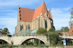 Stadtpfarrkirche zu den hl. Aposteln Petrus und Paulus in Striegau Strzegom - dreischiffige Kirche, erbaut von 1280 - 1410.