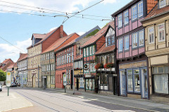 Geschäftsstrasse in Halberstadt - Fachwerkgebäude, Einzelhandel.