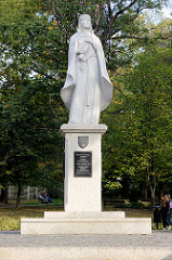 Skulptur Hlg. Anna von Schlesien in Striegau / Strzegom.