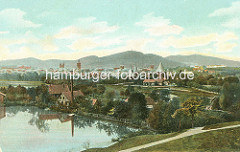 Historisches Panorama der Stadt Goslar mit Kirchtürmen und Stadttor / Stadtbefestigung.