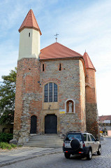 St. Barbara Kirche in Striegau / Strzegom. Das Kirchengebäude hat seinen Ursprung im 14. Jahrhundert - es wurde zunächst als Synagoge genutzt;  1456 das Gebäude zur christlichen Kirche.