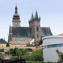 Kirchtürme und Kirchendach der Hl. Geist Kathedrale in Hradec Králové / Königgrätz