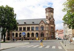 Historisches Postgebäude in Aschersleben - Baustil Historismus, roter Sandstein - erbaut 1891.