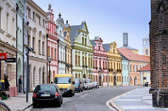 Restaurierte Wohnhäuser / Geschäftshäuser - Architektur in Hradec Králové / Königgrätz.