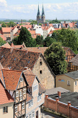 Dächer der Altstadt von Quedlinburg - Kirchtürme der St. Nikoliakirche.