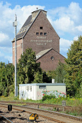 Alte Industriearchitektur - Ziegelgebäude / Backsteinspeicher; Speicher der Central Genossenschaft Halle / S beim ehem. Güterbahnhof von Aschersleben.