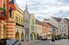 Marktplatz von Mělník - historische Randbebauung im Baustil der Renaissance und Barock.