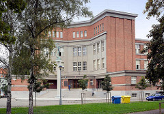 Tyl-Gymnasium in Hradec Králové / Königgrätz, erbaut 1927 -  Architekt Josef Gočár.