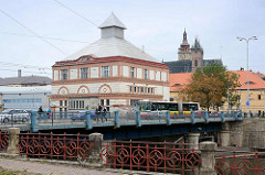 Mährischen Brücke in Hradec Králové / Königgrätz; Gebäude vom Wasserkraftwerk, erbaut 1914.