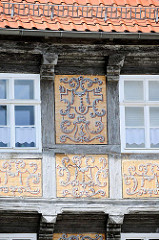 Detail, Fachwerkkonstruktion - mit Akanthus Ornament / Malerei. Wohn- und Wirtschaftsräume der Äbtissinnen vom Quedlinburger Damenstift - Renaissanceschloss aus dem 16. / 17. Jahrhundert