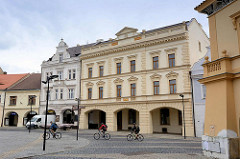 Marktplatz von Mělník - historische Randbebauung mit unterschiedlichen Baustile.
