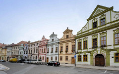 Canonical Häuser in Hradec Kralove / Königgrätz; ursprünglich Renaissancegebäude auf dem Marktplatz der Stadt - im 18. Jahrhundert im Barockstil umgebaut Architekt wahrsch. Johann Blasius Santini.
