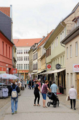 Fussgängerzone / Geschäftsstrasse in Aschersleben.