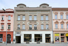 Schlichtes Jugendstilgebäude, Architekturstil Art Nouveau; Wohn- und Geschäftshaus in Hradec Králové / Königgrätz.