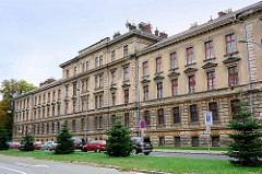 Renovierungsbedürftiges Verwaltungsgebäude in Hradec Králové / Königgrätz.