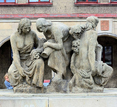 Brunnen Fest der Weinlese, Marktplatz von Mělník; Bildhauer Vincent Makovského, 1938.