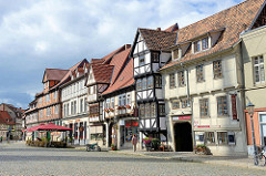 Historische Architektur / Fachwerkhäuser in Quedlinburg bei der St. Nikolai Kirche / Pölkenstraße.