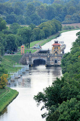 Blick von der Burg Mělník auf die Schleuse der Moldau, die kurz vor der Mündung in die Elbe liegt.