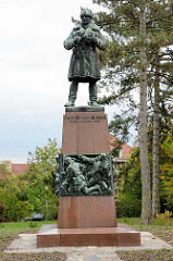 Denkmal für Kapitán Otakar Jaroš in Melnik; tschechoslowakischer Offizier, der als erster Ausländer mit dem höchsten sowjetischen Militärorden Held der Sowjetunion ausgezeichnet wurde.