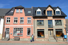 Wohn- und Geschäftshaus in der Stralsunder Straße im Ortsteil Damgarten in Ribnitz-Damgarten.