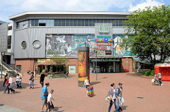 Blick über den Seeveplatz zum Marktkauf Center in Hamburg Harburg;