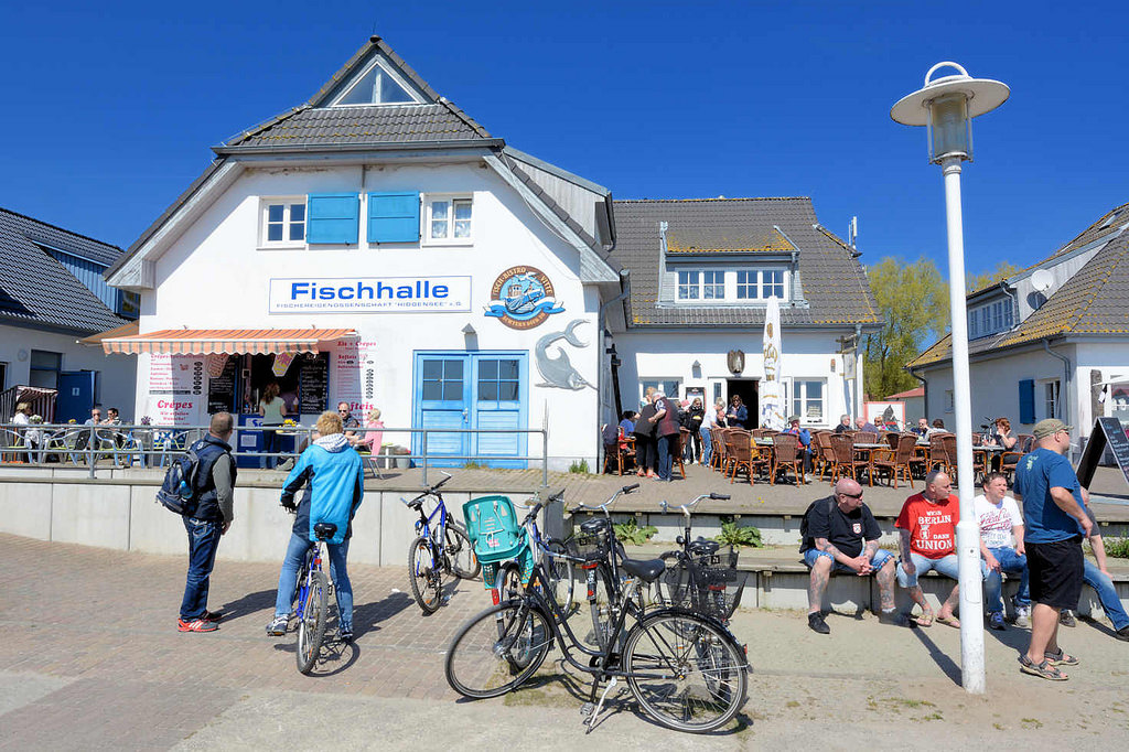 Stadt und Land Fotos: Foto „Hafenpromenade von Vite auf Hiddensee