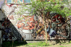 Graffiti am Gebäude des AJZ KITA e.V; selbstverwaltetes Jugendzentrum in Ribnitz-Damgarten.