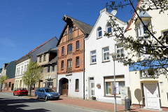 Alte Speicher und Wohnhäuser in der Stralsunder Straße im Ortsteil Damgarten in Ribnitz-Damgarten.