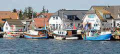Hafen mit Fischerbooten / Fischkuttern - Vitte auf der Insel Hiddensee, Mecklenburg Vorpommern.