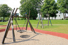 Kinderspielplatz - Neubauquartier, sogen. Marina auf der Schlossinsel im Harburger Hafen.