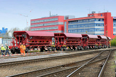 Erweiterungsarbeiten auf dem Containerbahnhof Hamburg Altenwerder; die Gleisanzahl wird von sieben auf neun erhöht - die Kapazität des Containerumschlags soll auf 769 000 TEU / Standardcontainer erhöht werden.