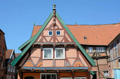 Restaurierter Giebel vom Mensingsches Haus in Lauenburg - ältestes Bürgerhaus der Stadt, erbaut 1531.