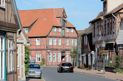 Historische Architektur in Bleckede; mehrstöckiges Speichergebäude / Wohnhaus.