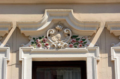 Florale Fassadendekoration / Jugendsti in der Bansenstraße von Hamburg Heimfeld.