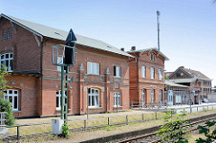 Empfangsgebäude vom Bahnhof Mölln / Lauenburg - erbaut 1899; preußische Ziegelarchitektur.