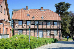 Fachwerkgebäude / Nebengebäude auf dem Schlossberg von Lauenburg.