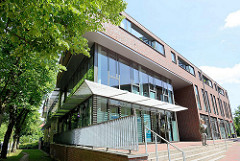 Modernes Geschäftshaus - Neubau an der Hauptstraße von Wentorf bei Hamburg.