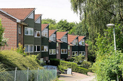 Wohnblock mit dreieckigen Dachgauben - Architektur in Wentorf bei Hamburg.