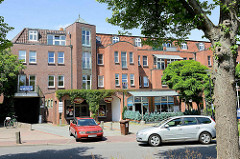 Geschäfts- und Wohnhaus, Neubau der 2000er Jahre - Hauptstraße in Wentorf.
